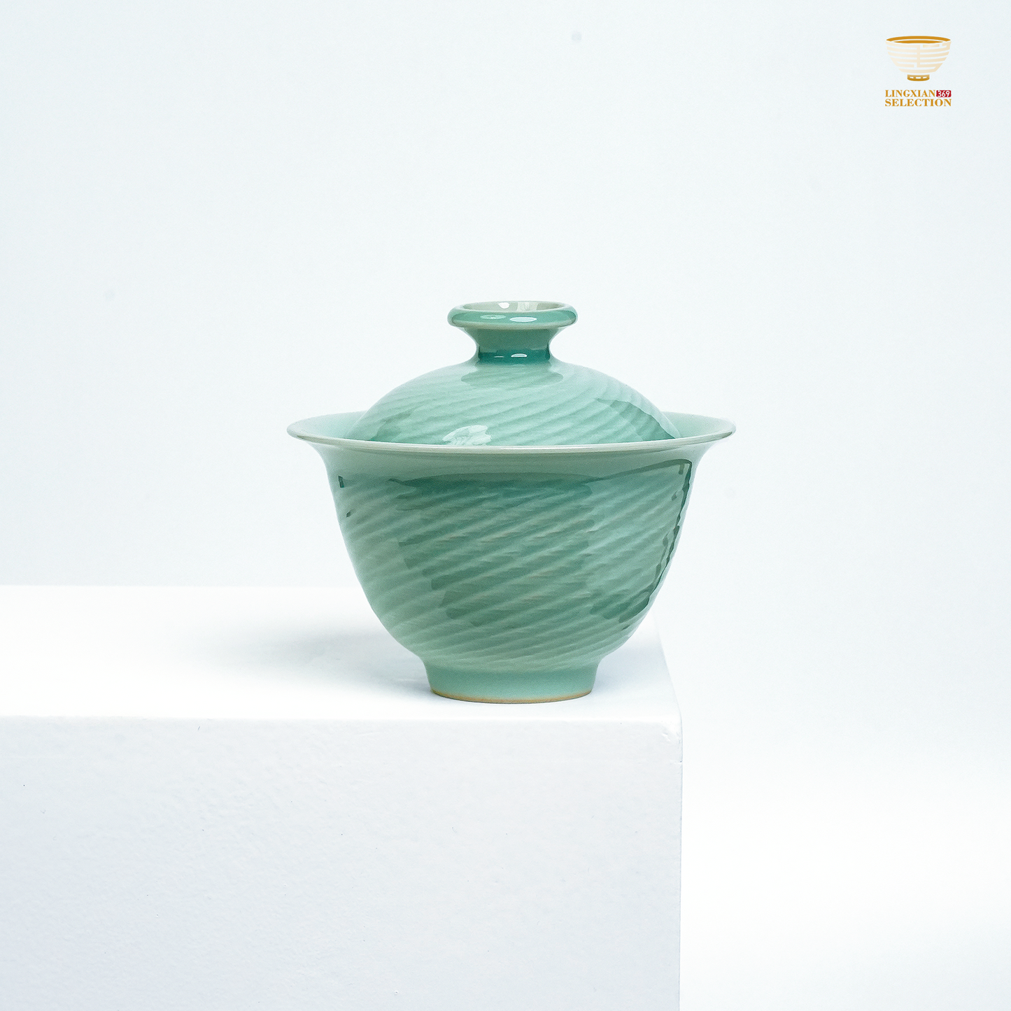 【Longquan Celadon by Liao Xinliang ·Rising Winds and Flowing Waters Gaiwan |A Masterpiece of Craftsmanship & Tea Aesthetic Collection】