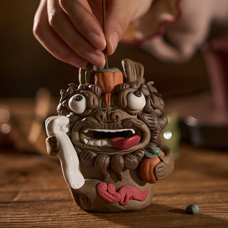 Handcrafted Ceramic Sculpted Pixiu – “Everything Goes Well” Tea Pet & Incense Holder | Chinese Tea Table Ornament & Cultural Gift