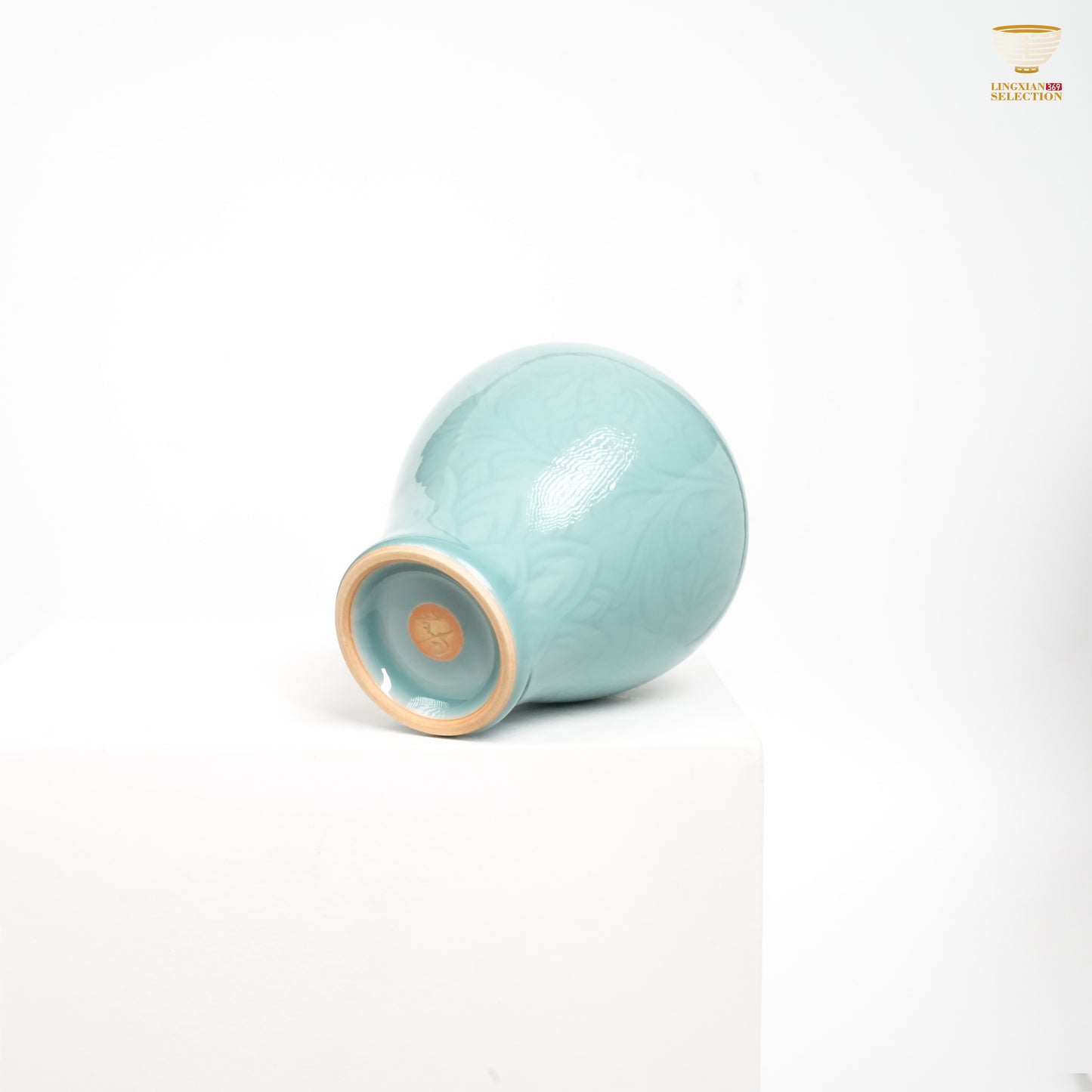 Jin Hongyang Celadon Pink Blue Vase with Carved Entwined Floral Pattern|Half-Sculpted Clay Technique · Subtle Elegance · Artisan Craftsmanship · Timeless Home Accent