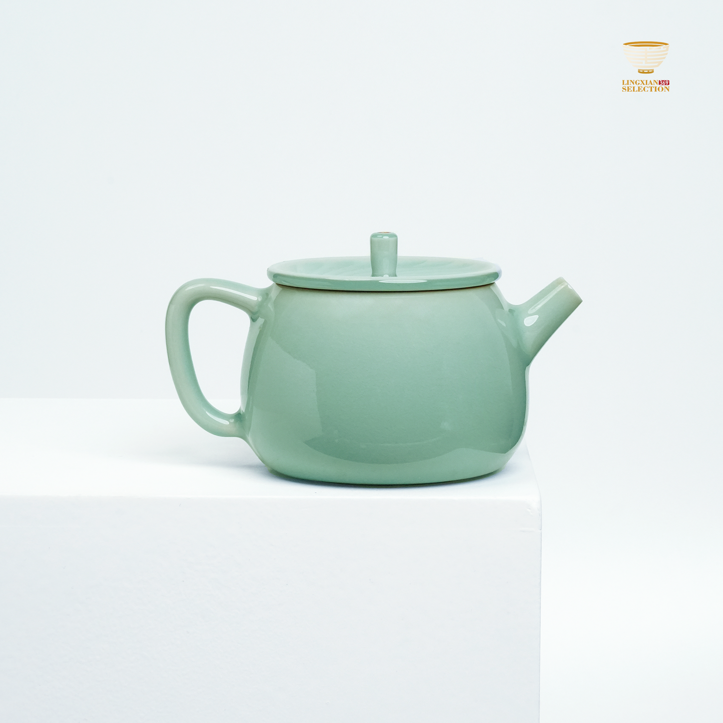 【Longquan Celadon by Liao Xinliang ·Rising Winds and Flowing Waters Teapot |A Masterpiece of Craftsmanship & Tea Aesthetic Collection】