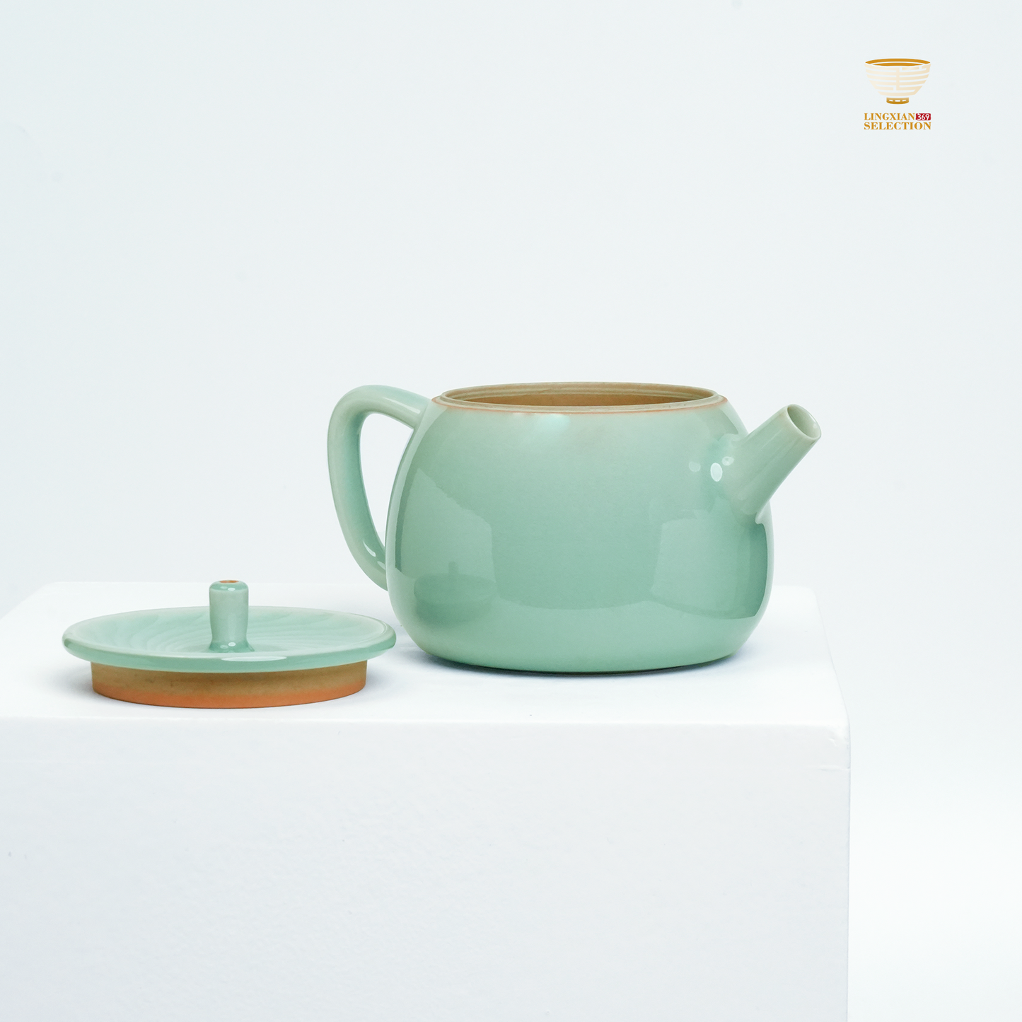 【Longquan Celadon by Liao Xinliang ·Rising Winds and Flowing Waters Teapot |A Masterpiece of Craftsmanship & Tea Aesthetic Collection】