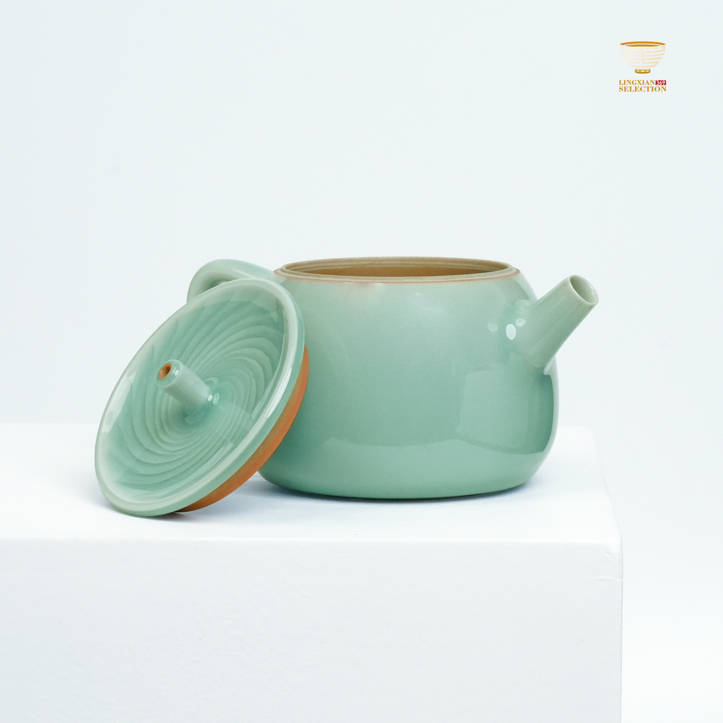 【Longquan Celadon by Liao Xinliang ·Rising Winds and Flowing Waters Teapot |A Masterpiece of Craftsmanship & Tea Aesthetic Collection】