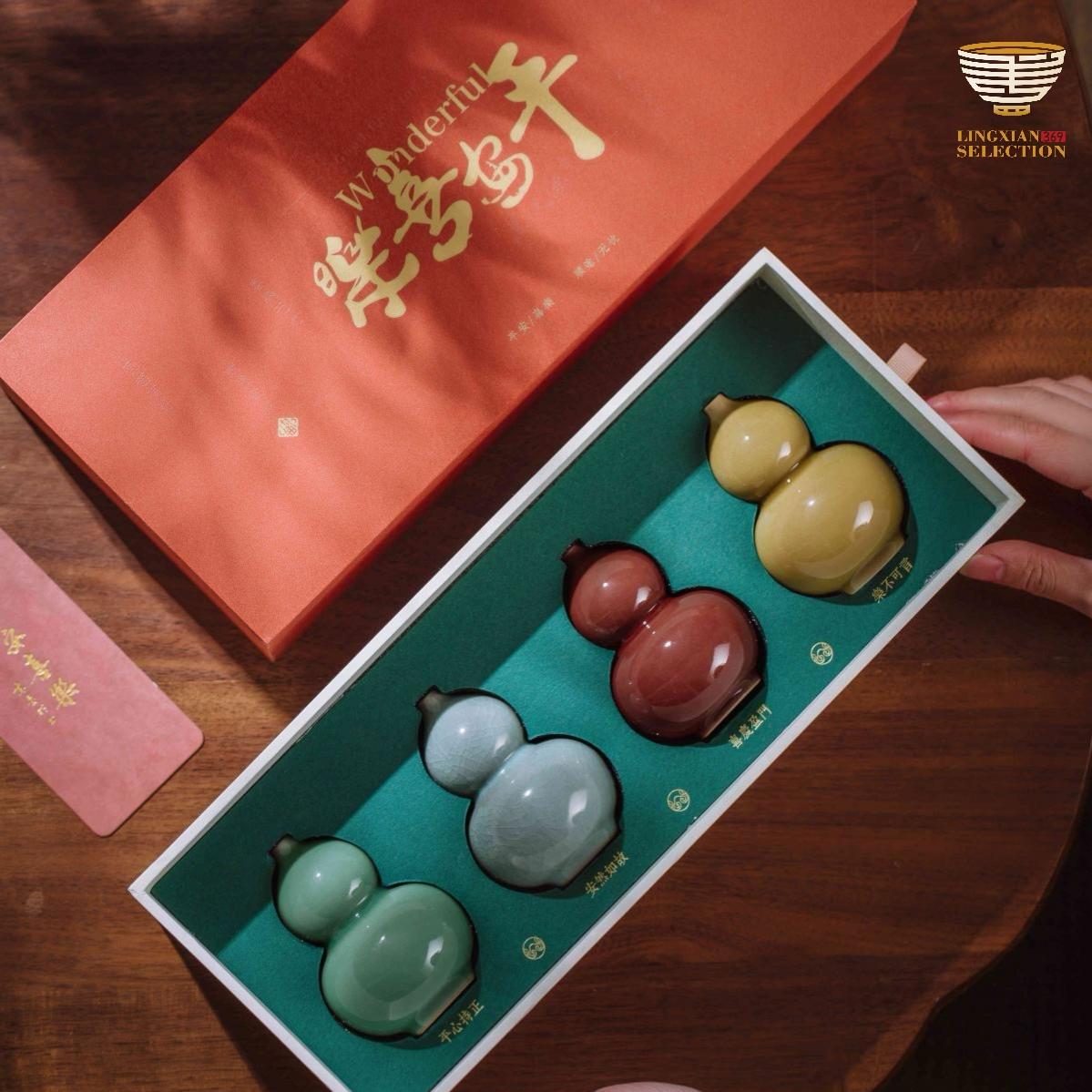 【Celadon Gourd Set From Tu Renzhai】Ceramic Gourd Figurine Gift Set (4pcs)|Blessings & Harmony, Fortune & Peace|Glossy Glaze Finish, Handcrafted Detail|Ideal Gift for New Year & Festivals|Comes with Elegant Gift Box