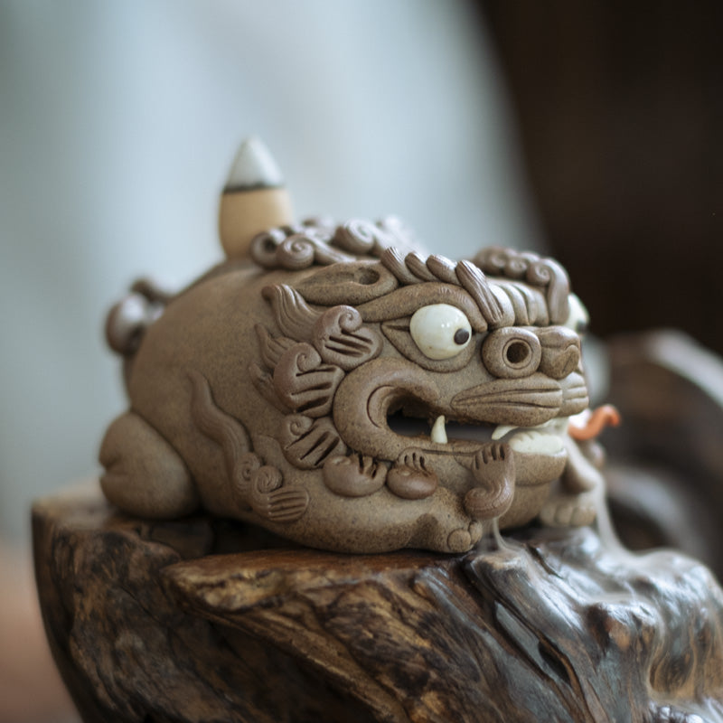 “Cloud-Swallowing Beast” Incense Holder – Tea Pet & Tea Table Decor | Traditional Chinese Gift