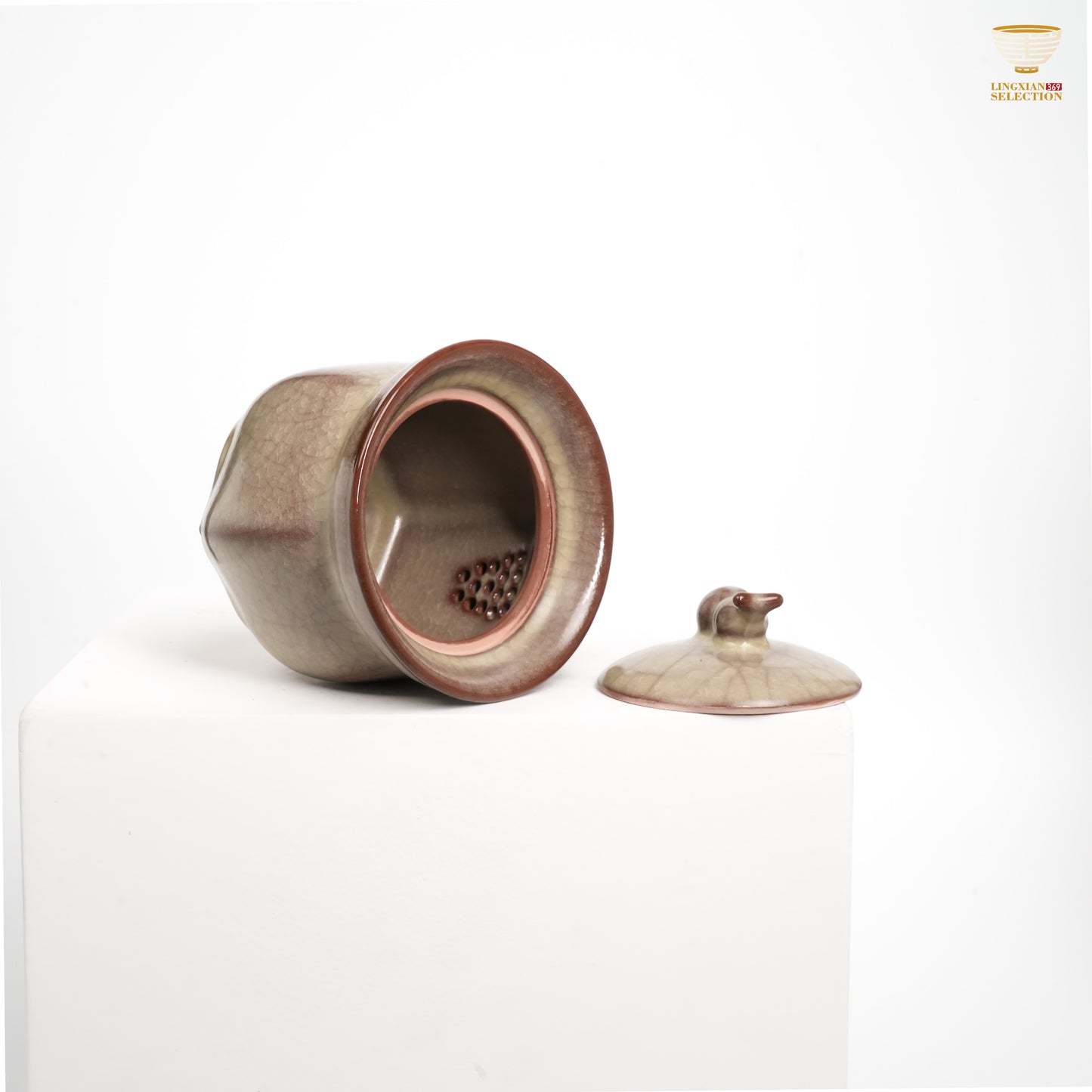 Jin Hongyang · Ge Ware Ice-Crackle Quick teapot|Transmutation Glaze · Handcrafted Finish · Reimagined Antiquity · A Statement Piece for the Tea Table