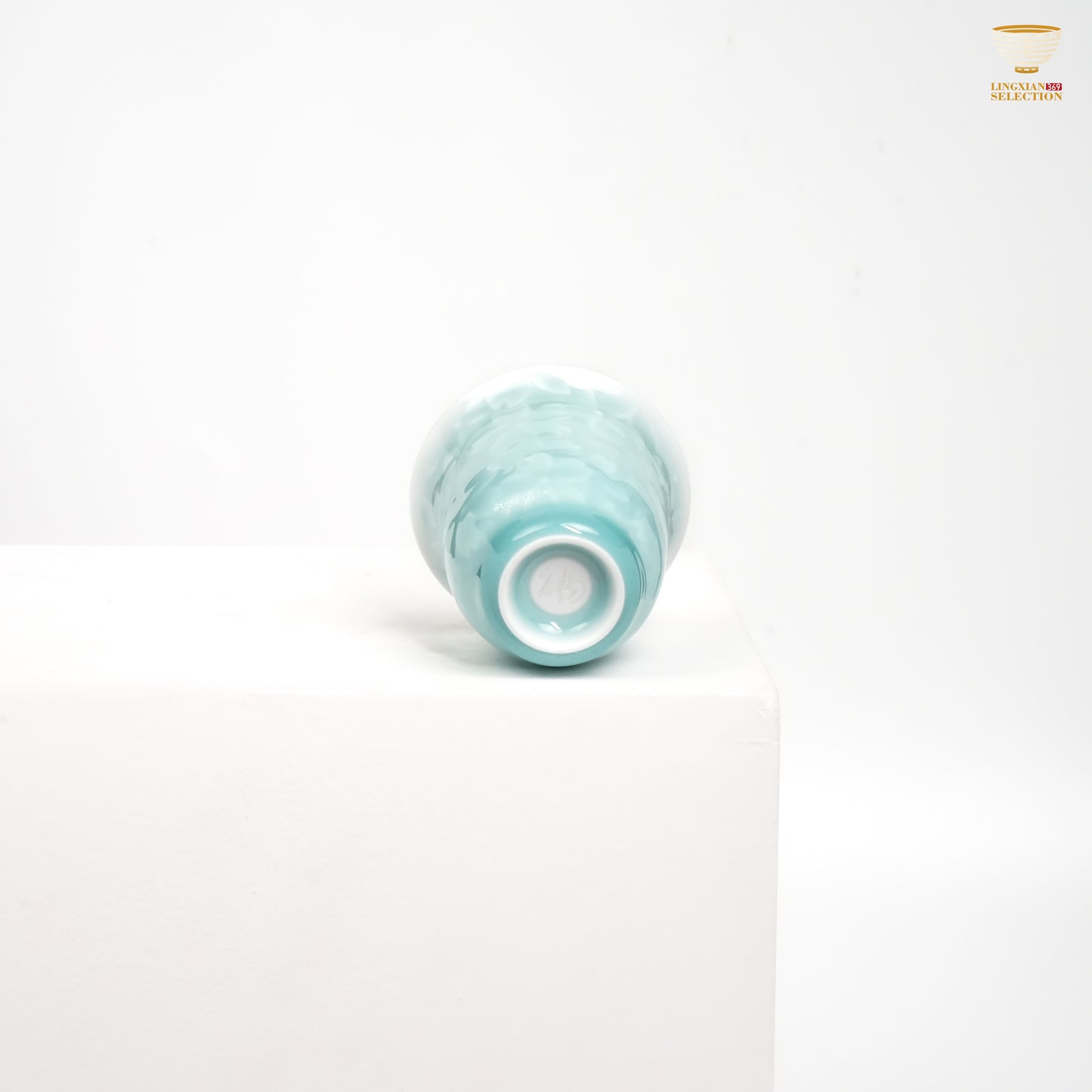Jin Hongyang · Celadon Pink Blue Bloom Teacup|Handcrafted High-Fired Porcelain · Subtle Floral Motif · Elegant Silhouette · Refined Tea Tasting Choice