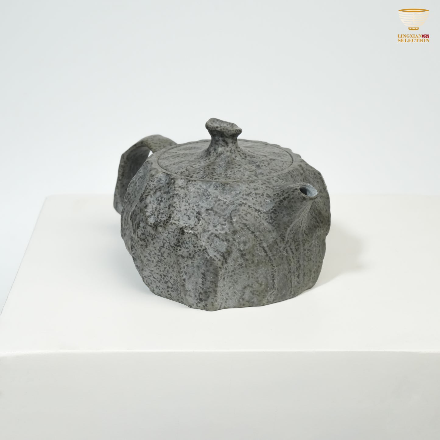 【Hunan An Hua Tillite Stone Hand-Carved Teapot】 Glacial Rock Teapot |Hand-Carved Natural Stone|Water Purification Effect|Translucent Texture|Oriental Tea Aesthetic