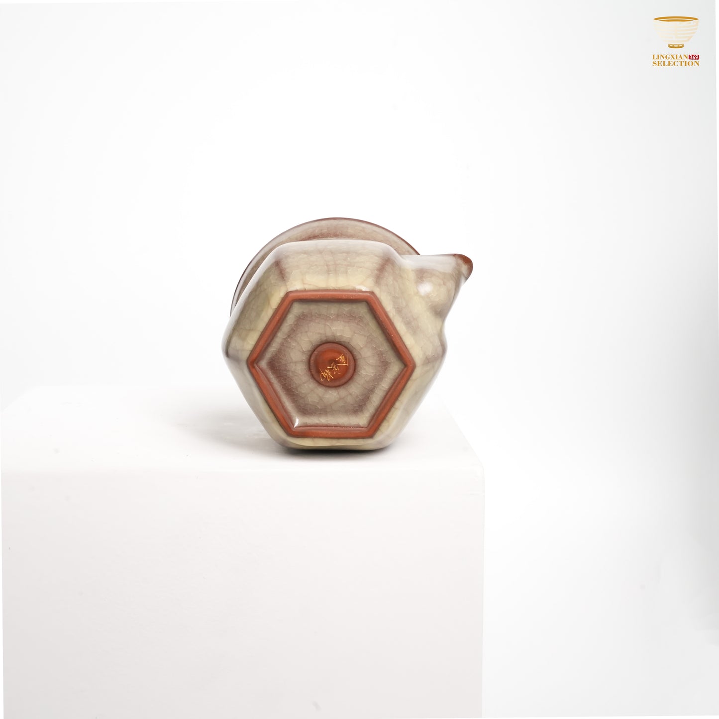 Jin Hongyang · Ge Ware Ice-Crackle Quick teapot|Transmutation Glaze · Handcrafted Finish · Reimagined Antiquity · A Statement Piece for the Tea Table
