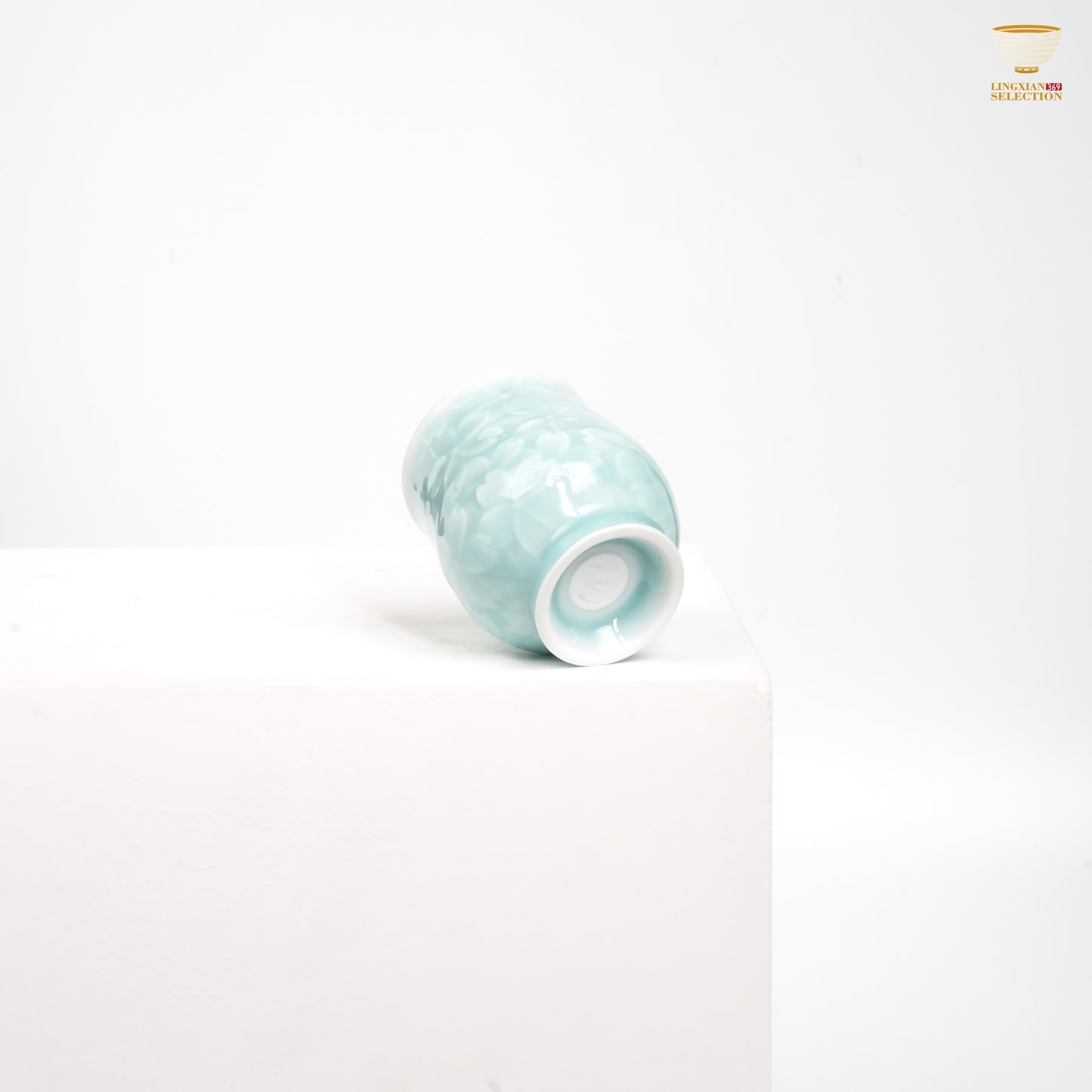 Jin Hongyang · Celadon Pink Blue Bloom Teacup|Handcrafted High-Fired Porcelain · Subtle Floral Motif · Elegant Silhouette · Refined Tea Tasting Choice