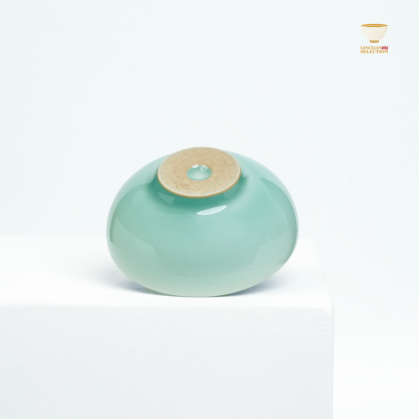 【Longquan Celadon by Liao Xinliang · layers of mountains and rivers Teacup |A Masterpiece of Craftsmanship & Tea Aesthetic Collection】
