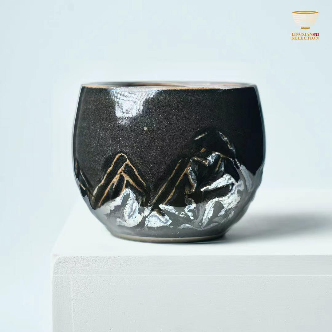 Baiding Jian Zhan “Snow Mountain” Teacup | Handmade Black-Glaze Relief | Timeless Oriental Elegance · Collectible Ceramic Gift