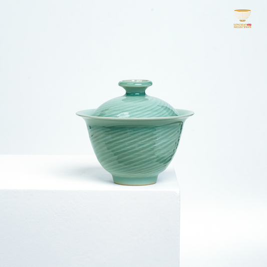 【Longquan Celadon by Liao Xinliang ·Rising Winds and Flowing Waters Gaiwan ｜A Masterpiece of Craftsmanship & Tea Aesthetic Collection】