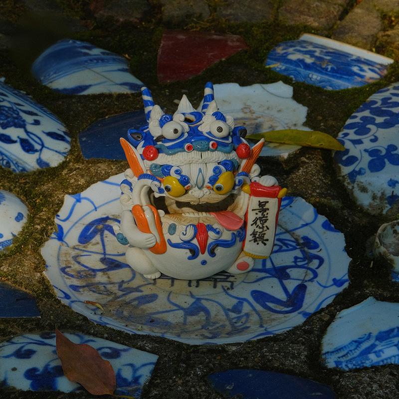 Jingdezhen Blue-and-White Mythical Beast Tea Pet – Handmade Backflow & Stick Incense Burner | Traditional Chinese Gift