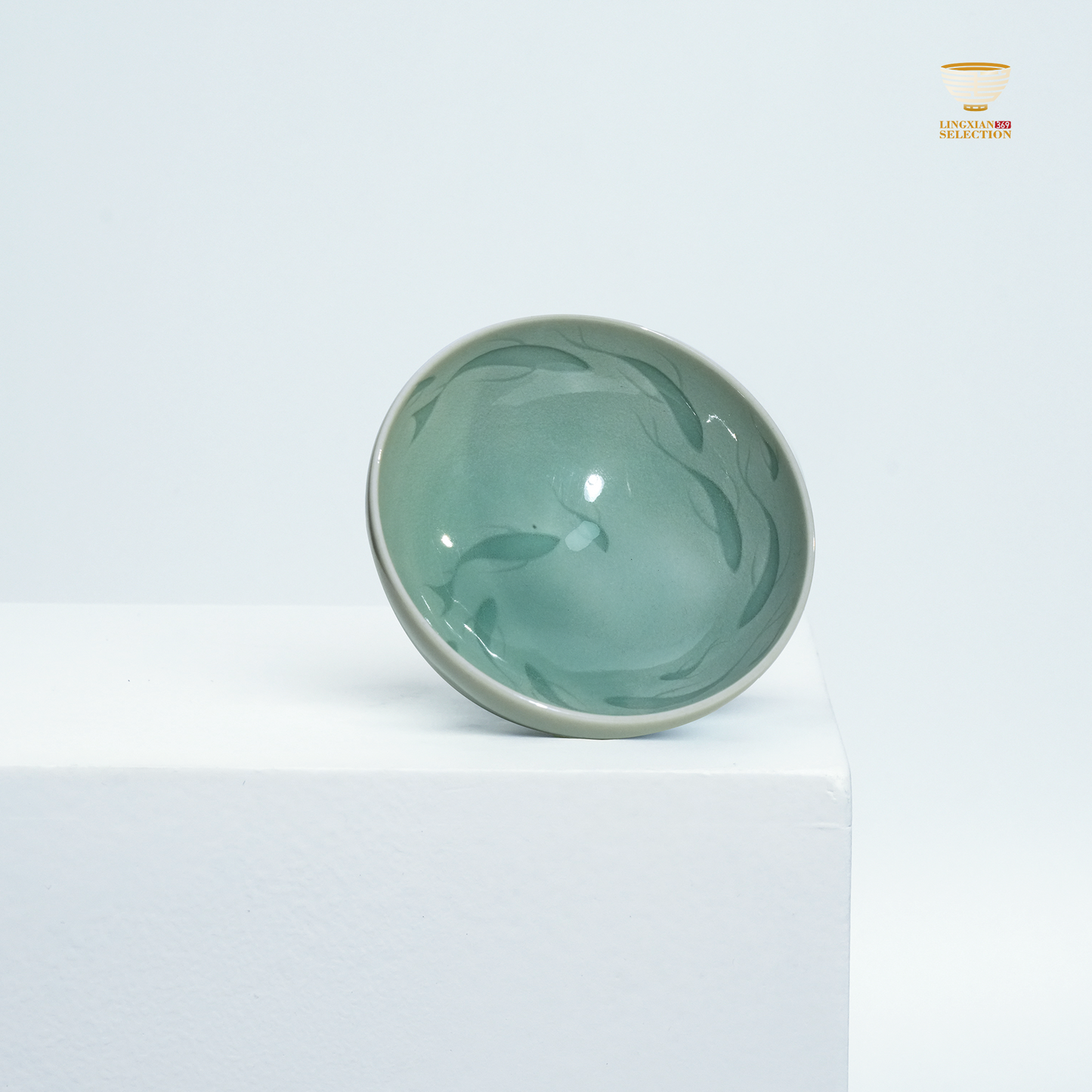 【Longquan Celadon by Liao Xinliang Big Fish & Begonia Teacup ｜A Masterpiece of Craftsmanship & Tea Aesthetic Collection】