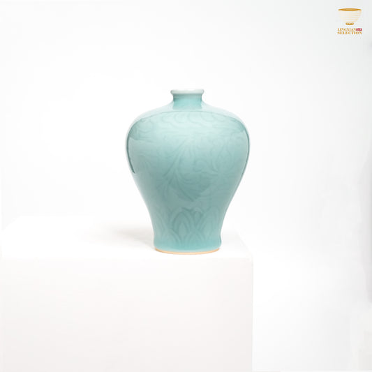 Jin Hongyang Celadon Pink Blue Vase with Carved Entwined Floral Pattern｜Half-Sculpted Clay Technique · Subtle Elegance · Artisan Craftsmanship · Timeless Home Accent