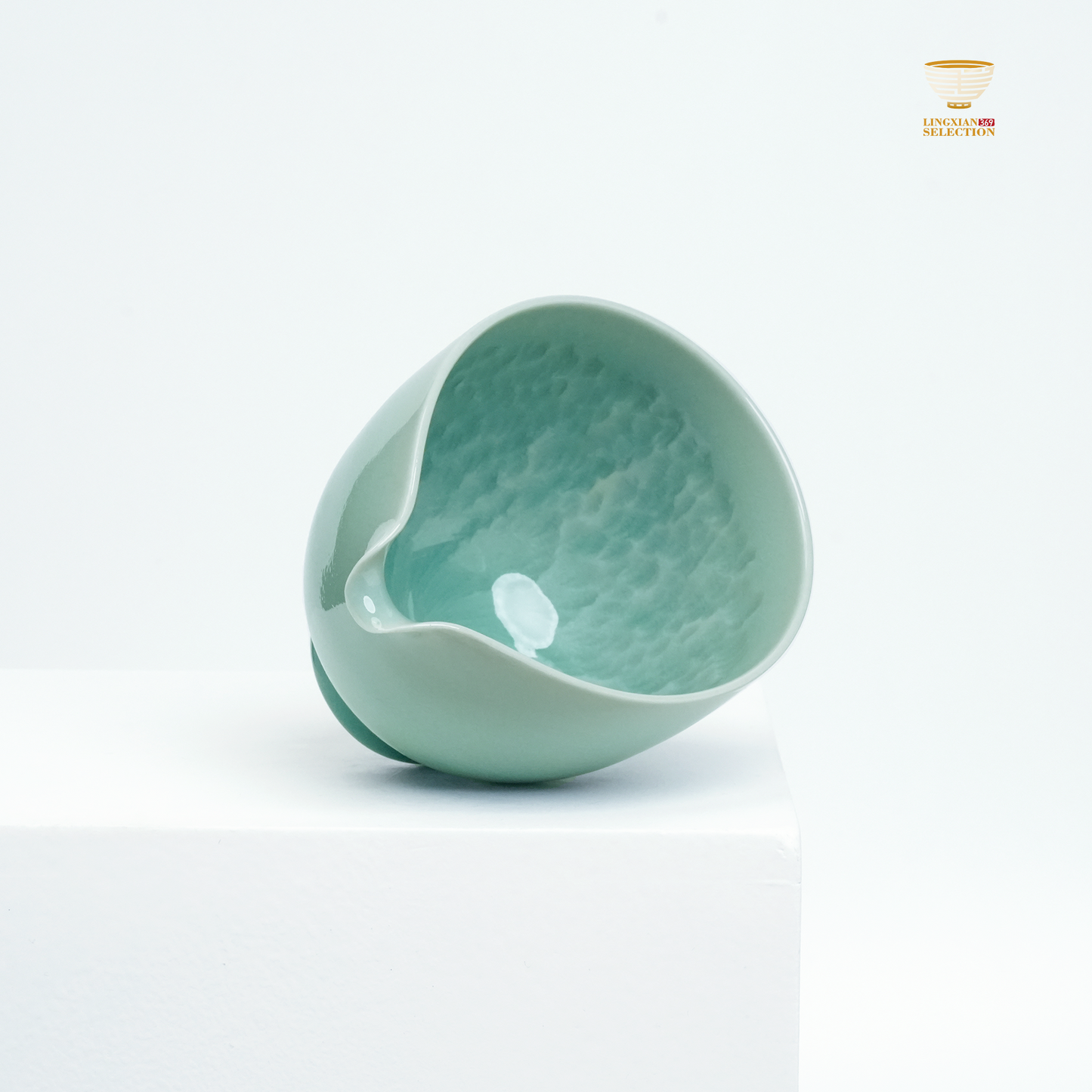 【Longquan Celadon by Liao Xinliang ·Rising Winds and Flowing Waters Sharing cup｜A Masterpiece of Craftsmanship & Tea Aesthetic Collection】