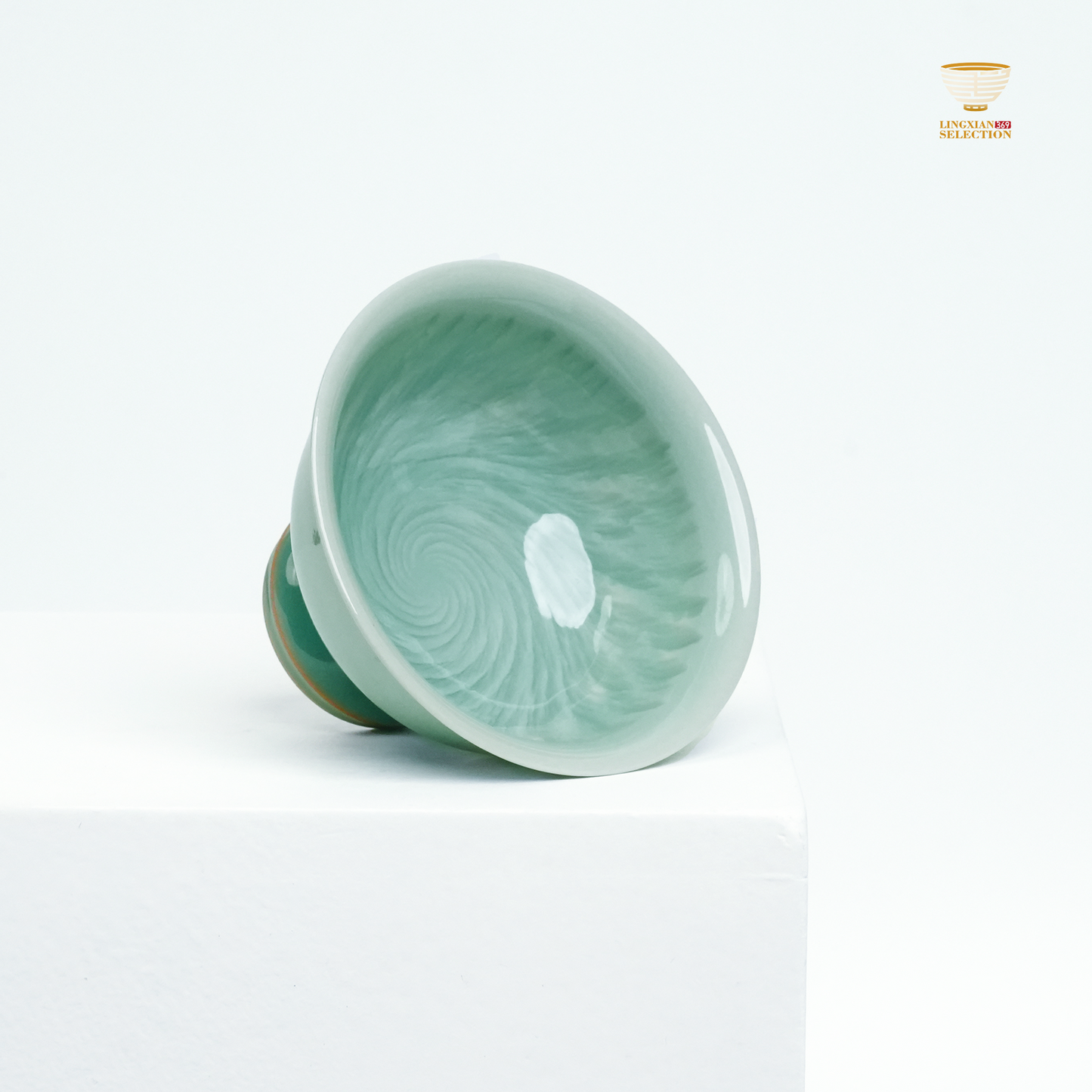 【Longquan Celadon by Liao Xinliang ·Rising Winds and Flowing Waters Teacup｜A Masterpiece of Craftsmanship & Tea Aesthetic Collection】