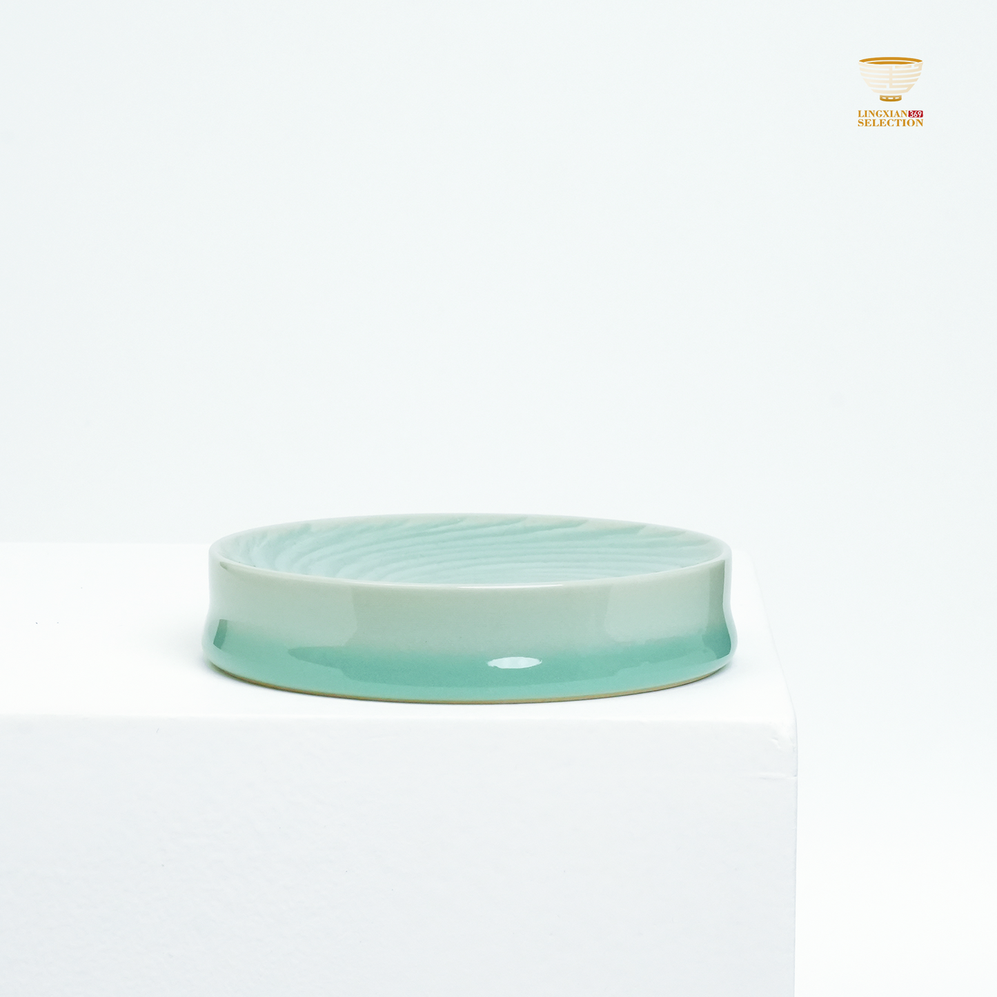 【Longquan Celadon by Liao Xinliang ·Rising Winds and Flowing Waters Lid Holder ｜A Masterpiece of Craftsmanship & Tea Aesthetic Collection】