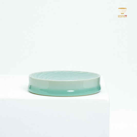 【Longquan Celadon by Liao Xinliang ·Rising Winds and Flowing Waters Lid Holder ｜A Masterpiece of Craftsmanship & Tea Aesthetic Collection】