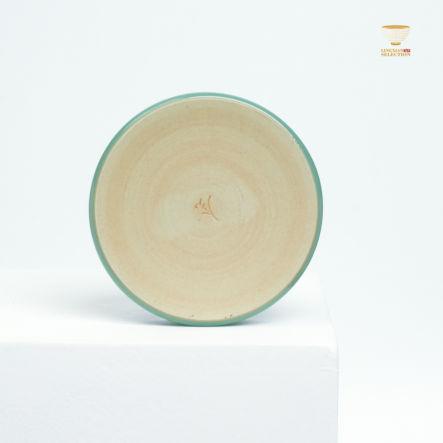 【Longquan Celadon by Liao Xinliang ·Rising Winds and Flowing Waters Lid Holder ｜A Masterpiece of Craftsmanship & Tea Aesthetic Collection】