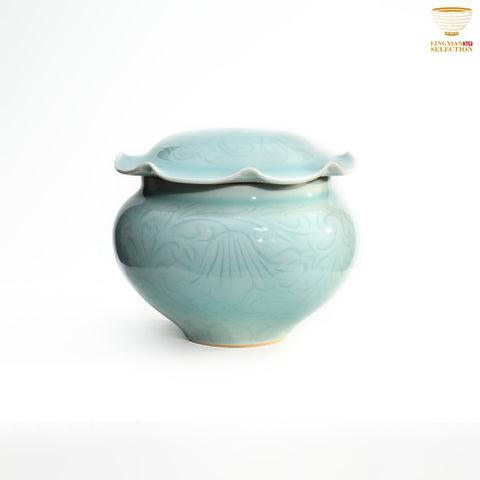 Jin Hongyang · Celadon Pink Blue Lotus Carved Tea Jar｜Hand-Carved Elegance · High-Fire Porcelain · Refined Lotus Motif · Ideal for Sealed Tea Storage
