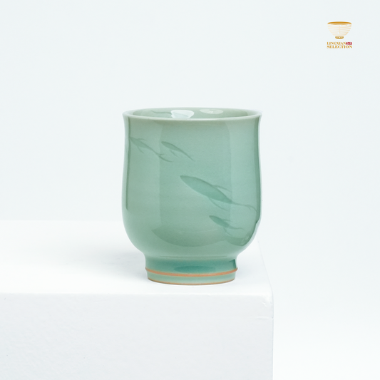【Longquan Celadon by Liao Xinliang Big Fish & Begonia Teacup ｜A Masterpiece of Craftsmanship & Tea Aesthetic Collection】