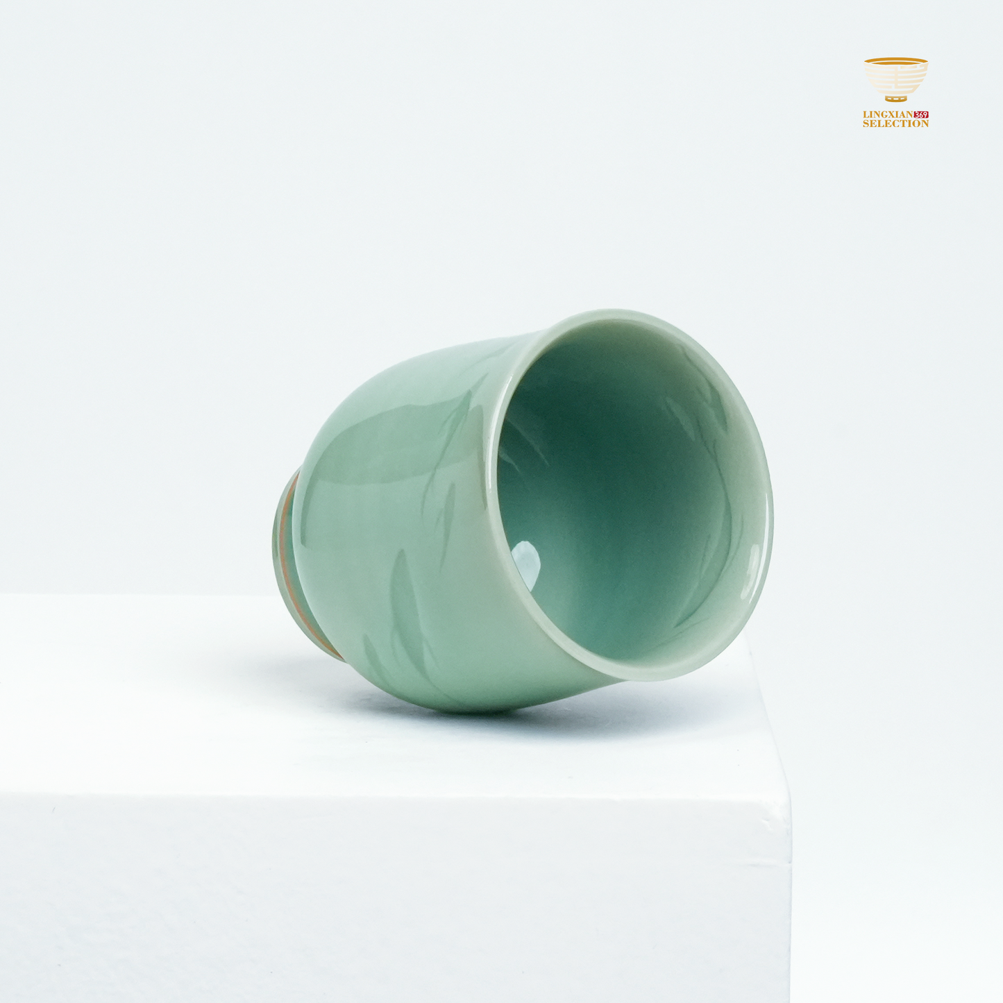 【Longquan Celadon by Liao Xinliang Big Fish & Begonia Teacup ｜A Masterpiece of Craftsmanship & Tea Aesthetic Collection】