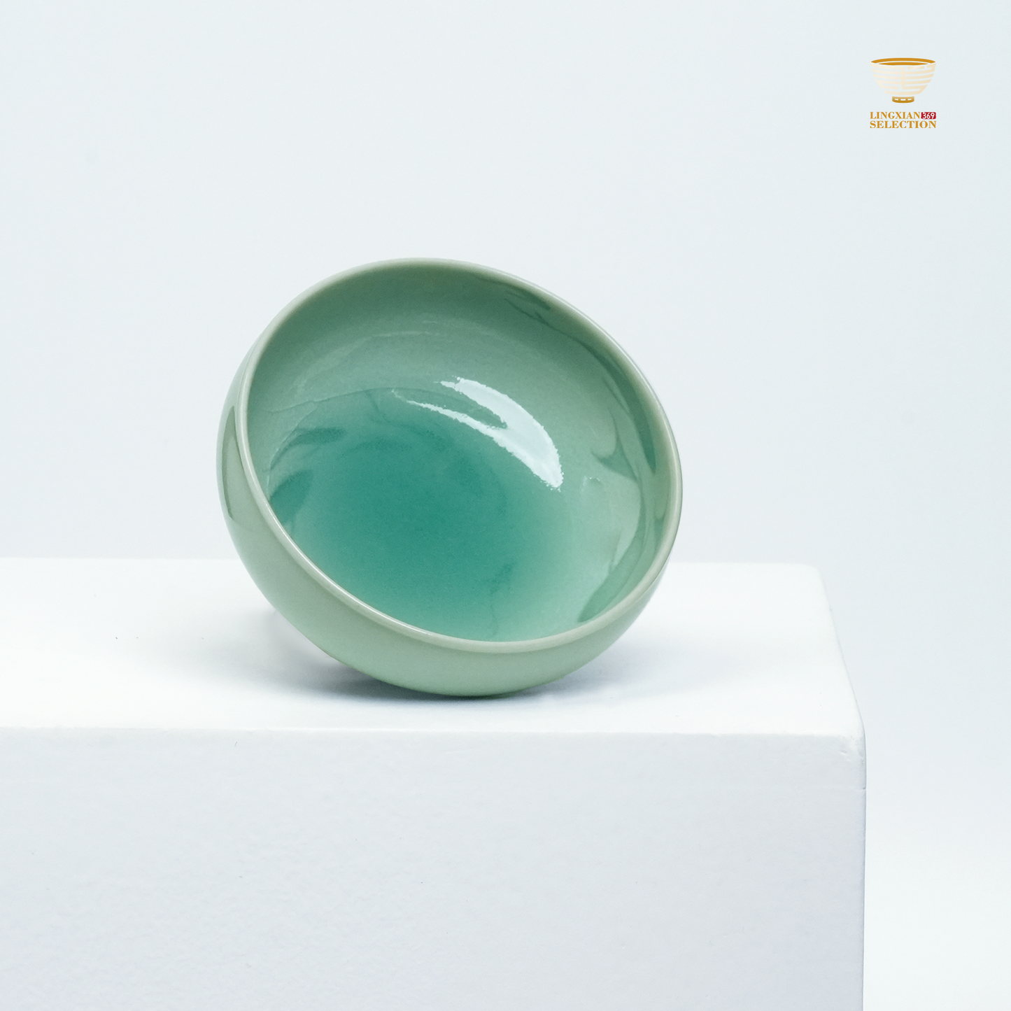 【Longquan Celadon by Liao Xinliang Big Fish & Begonia Teacup ｜A Masterpiece of Craftsmanship & Tea Aesthetic Collection】
