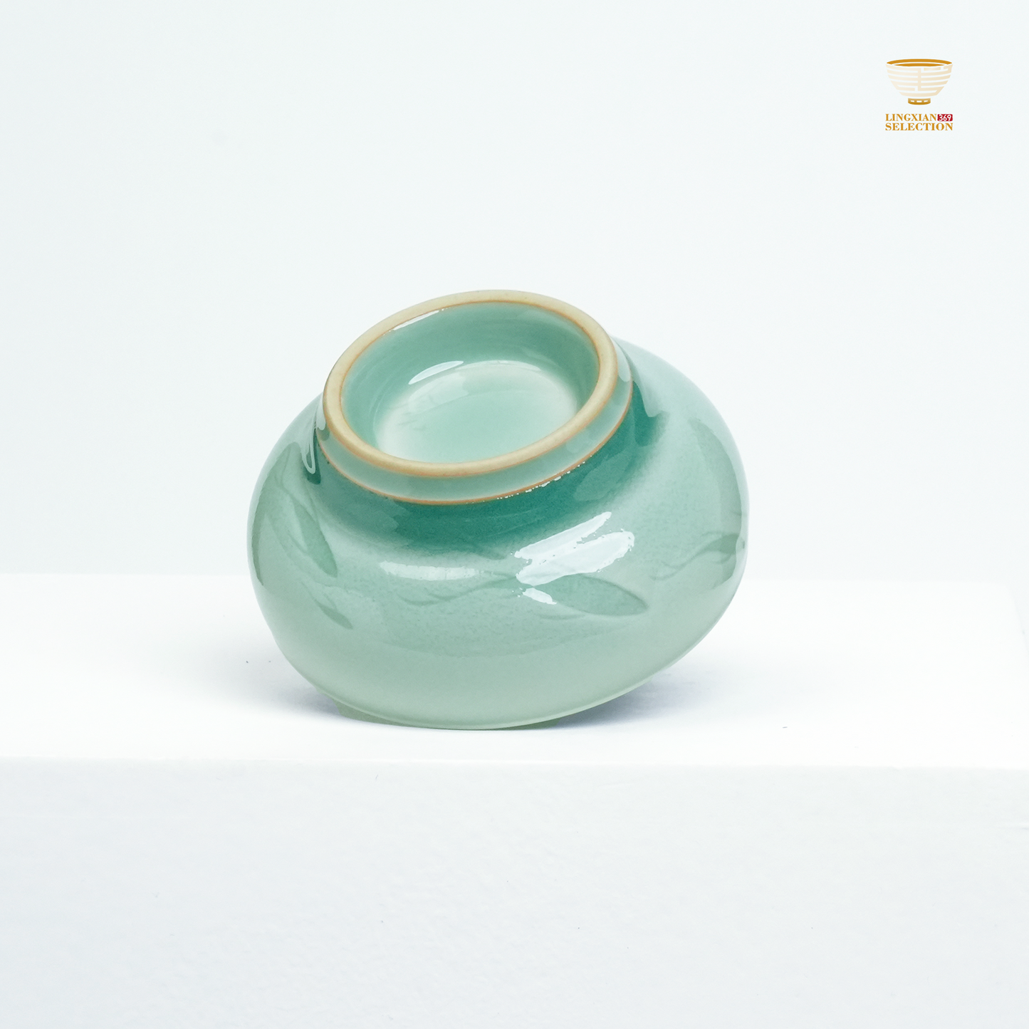 【Longquan Celadon by Liao Xinliang Big Fish & Begonia Teacup ｜A Masterpiece of Craftsmanship & Tea Aesthetic Collection】