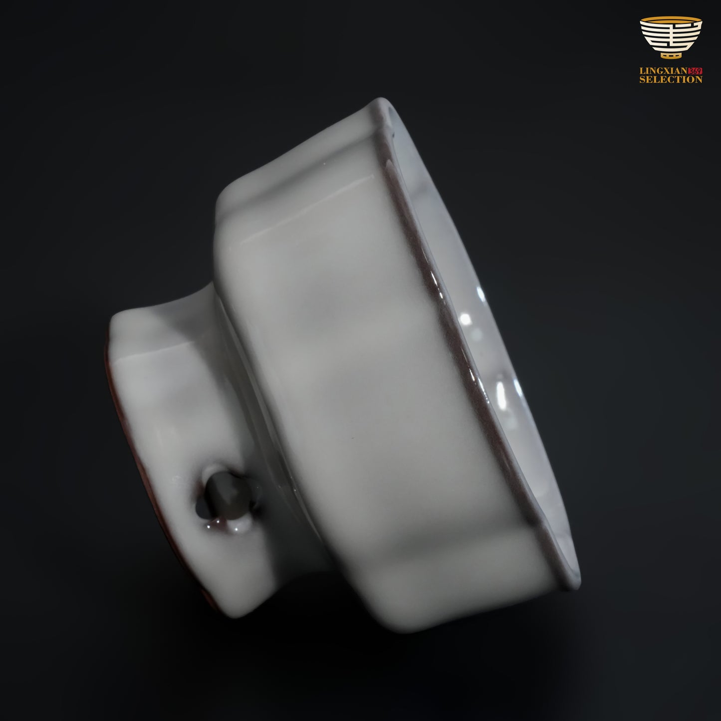 Wu Jun · “Hidden Fragrance” Footed Cup｜Six-Petal Form, Hollow Pedestal, Quiet Elegance in Hand