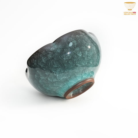 Jin Hongyang · Crackled Glaze Teacup｜Handcrafted High-Fired Porcelain · Glassy Texture · Zen-Inspired Teaware · Ideal for Tasting Tea