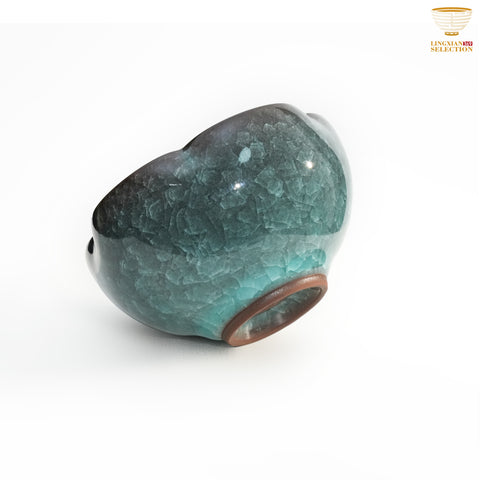 Jin Hongyang · Crackled Glaze Teacup｜Handcrafted High-Fired Porcelain · Glassy Texture · Zen-Inspired Teaware · Ideal for Tasting Tea