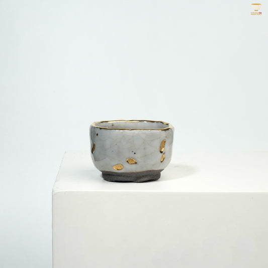 Gao Yue · Shino Ware Carved Base Teacup｜Handcrafted Wood-Fired · Ancient Motif Carving · Zen Wabi-Sabi Aesthetic · Collector’s Choice