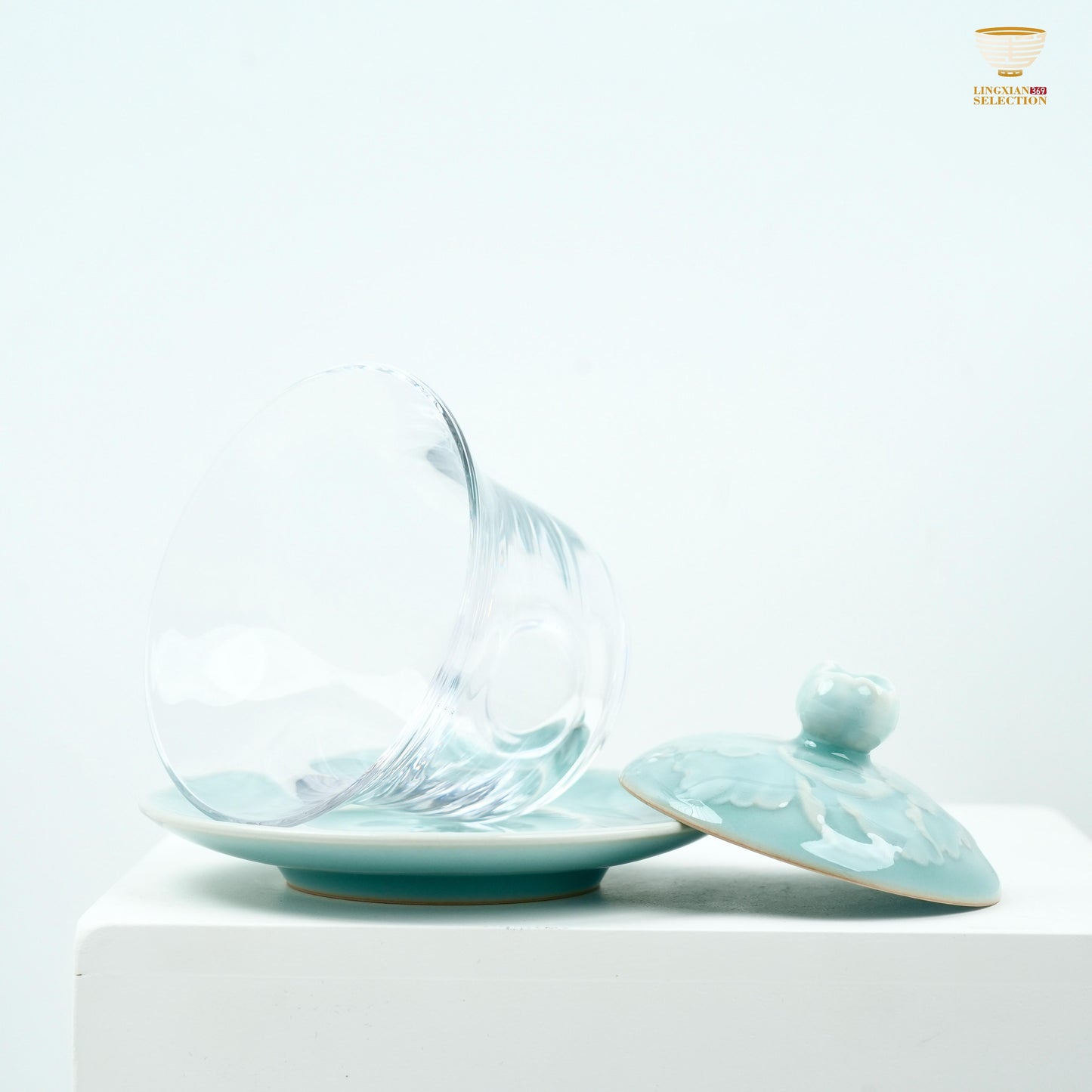 Master Lei Huixian Celadon Gaiwan with Peony Relief｜Glass Body & Carved Porcelain Lid/Saucer｜Elegant Fusion Tea Bowl for Gongfu Brewing