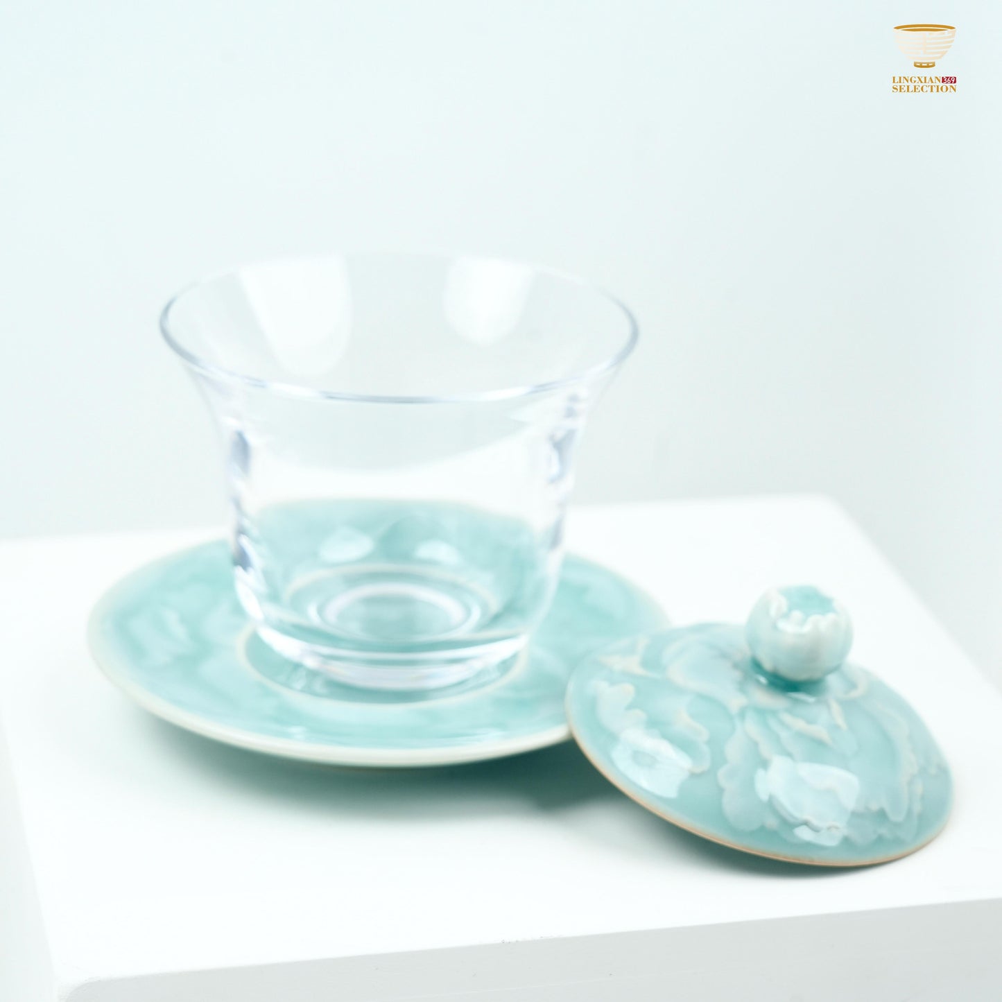 Master Lei Huixian Celadon Gaiwan with Peony Relief｜Glass Body & Carved Porcelain Lid/Saucer｜Elegant Fusion Tea Bowl for Gongfu Brewing