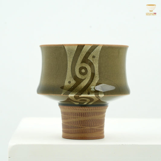 【Wood-fired Celadon Cup From Ye Chenxi】Celadon Tall-Footed Teacup｜Vintage Geometric Pattern｜Dual Ring Handles｜Handcrafted Antiqued Design｜Artisan Collectible Teaware｜For Ceramic Art Collectors
