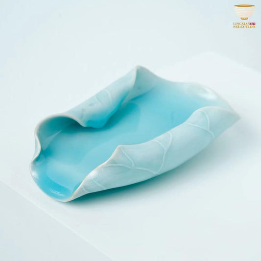【Jin Hongyang Lotus-Shaped Tea Scoop】｜Handcrafted Celadon Saucer with Crackle Glaze｜Elegant Support for Gongfu Teaware
