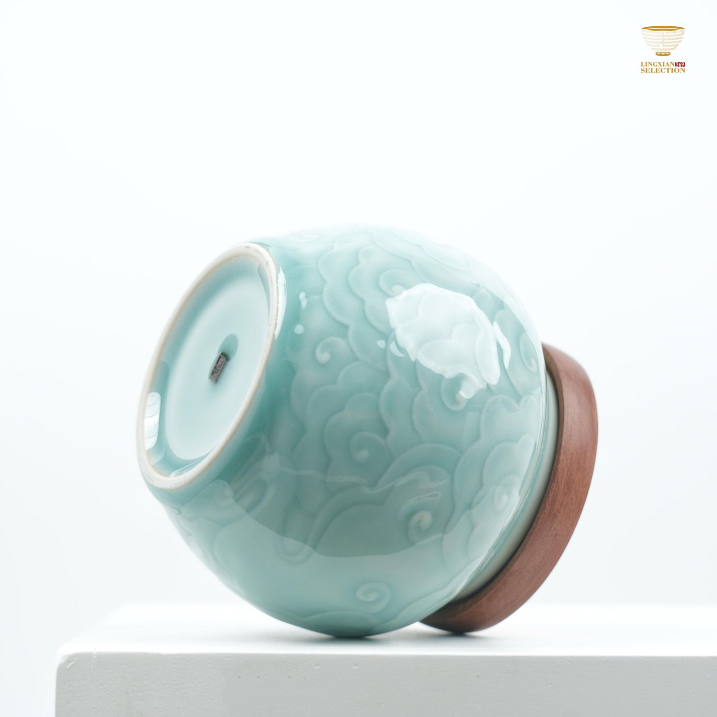 【Celadon Cloud Motif Tea Caddy From Lei Huixian】 – Handcrafted Porcelain Jar with Premium Wood Lid | Elegant Tea Storage for Gifting & Collecting